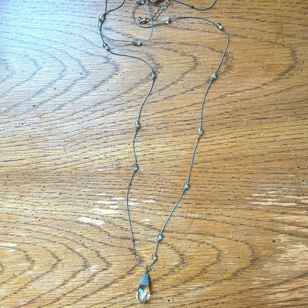 GLASS DROP NECKLACE